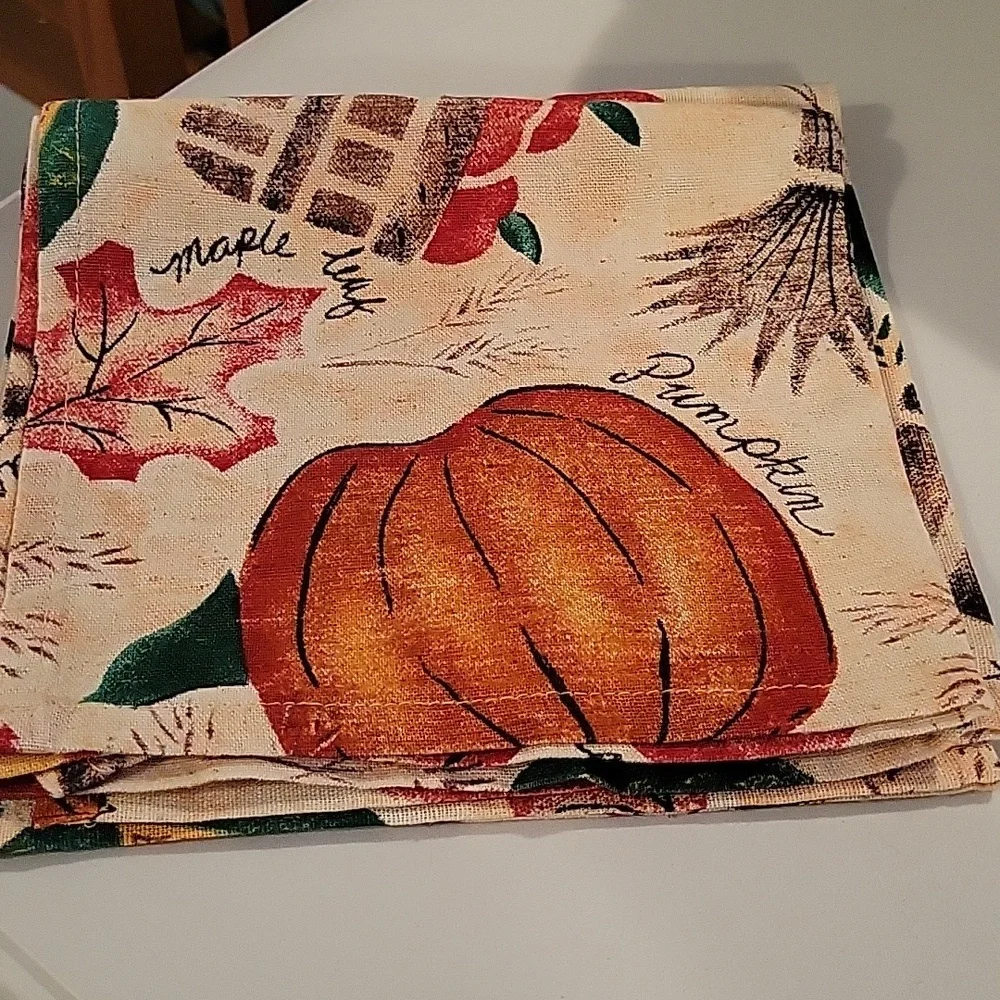 Tapestry harvest~🎃🍎🍁🍐 2placemats~2napkins(2nd Photo)